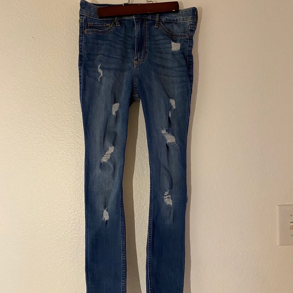 blue ripped skinny jeans